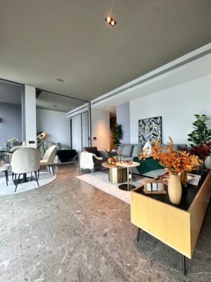 STAGING CONDO